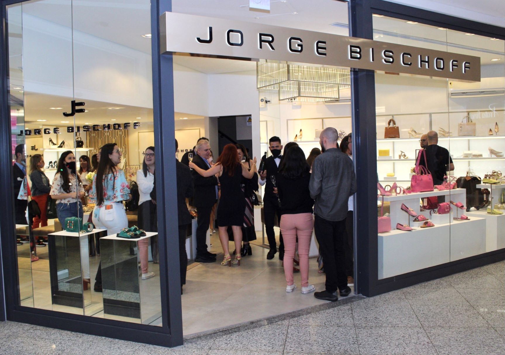 Itajaí Shopping recebe loja exclusiva da grife Jorge Bischoff
