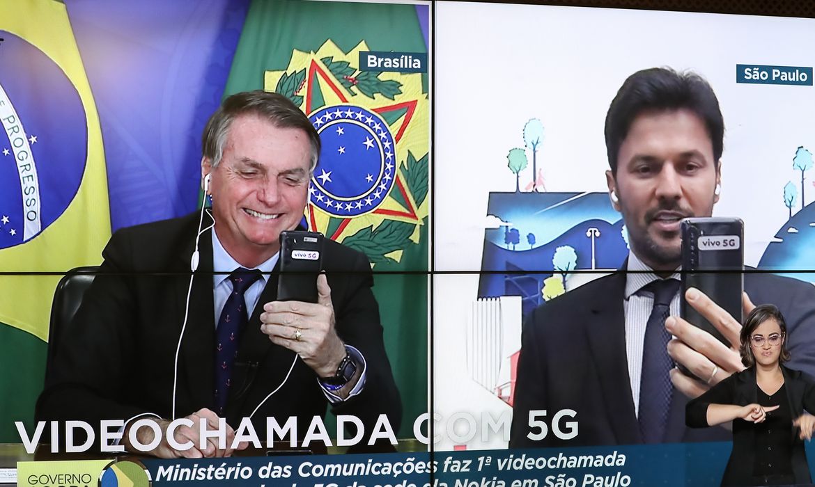 Presidente Jair Bolsonaro e Ministro das Comunicações oficializam concessão do 5G