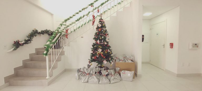 “Natal Solidário”: arrecada caixas de leite, roupas e brinquedos para famílias e crianças carentes do litoral catarinense