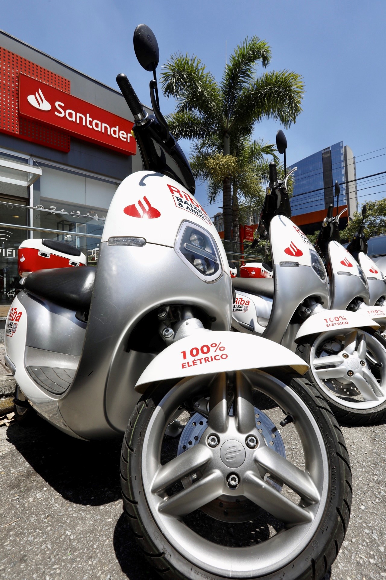 “Princípios de Sustentabilidade”: Santander patrocina compartilhamento de motos elétricas