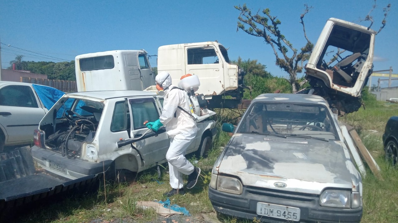 “Saúde Pública”: Porto Belo realiza ação em ferros-velhos contra a dengue