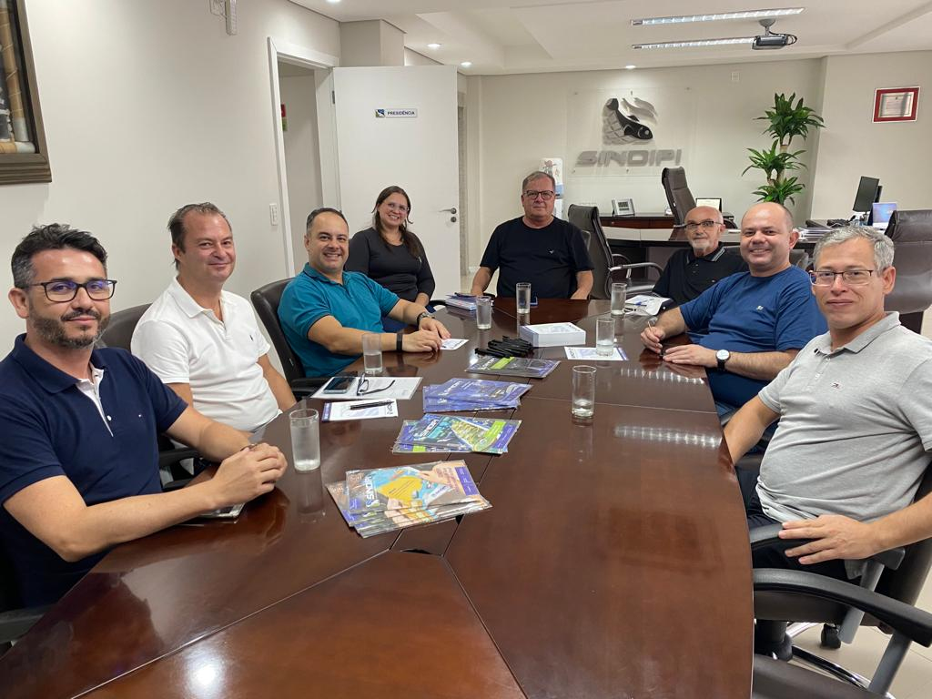 Reunião no SINDIPI debate retomada da Festa do Peixe em Itajaí