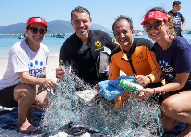 Projeto Limpeza dos Mares retira 2,5 toneladas de lixo do mar no Sul da Ilha