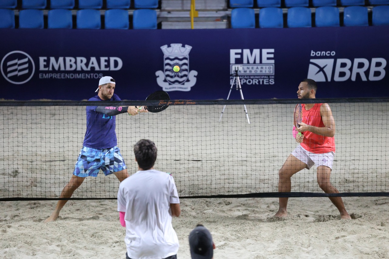 Mundial Balneário Camboriú de Beach Tennis Embraed: segue até 1 de maio na nova faixa de areia do Pontal Norte