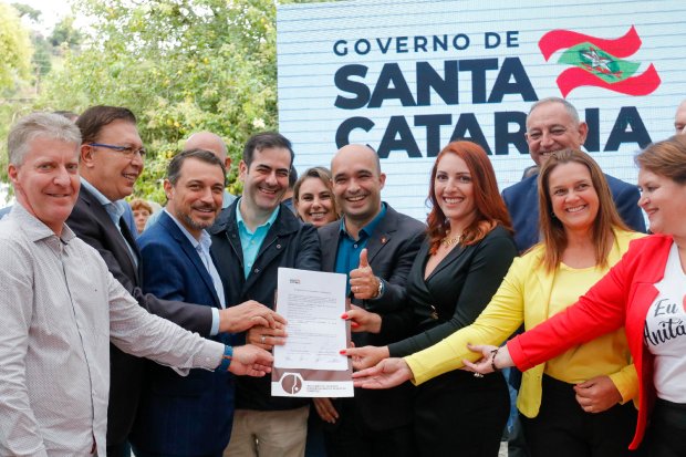 Em Rancho Queimado, governador lança obra do Mirante da Boa Vista e inaugura reforma da praça coberta