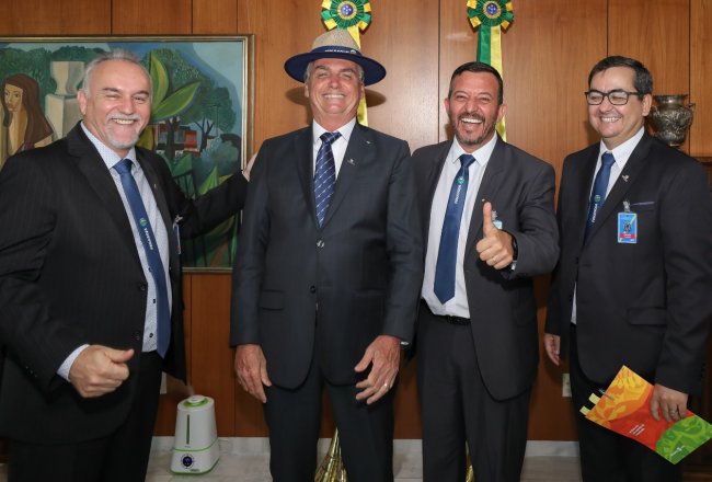 Fenasoja: Jair Bolsonaro visita Fenasoja no interior gaúcho