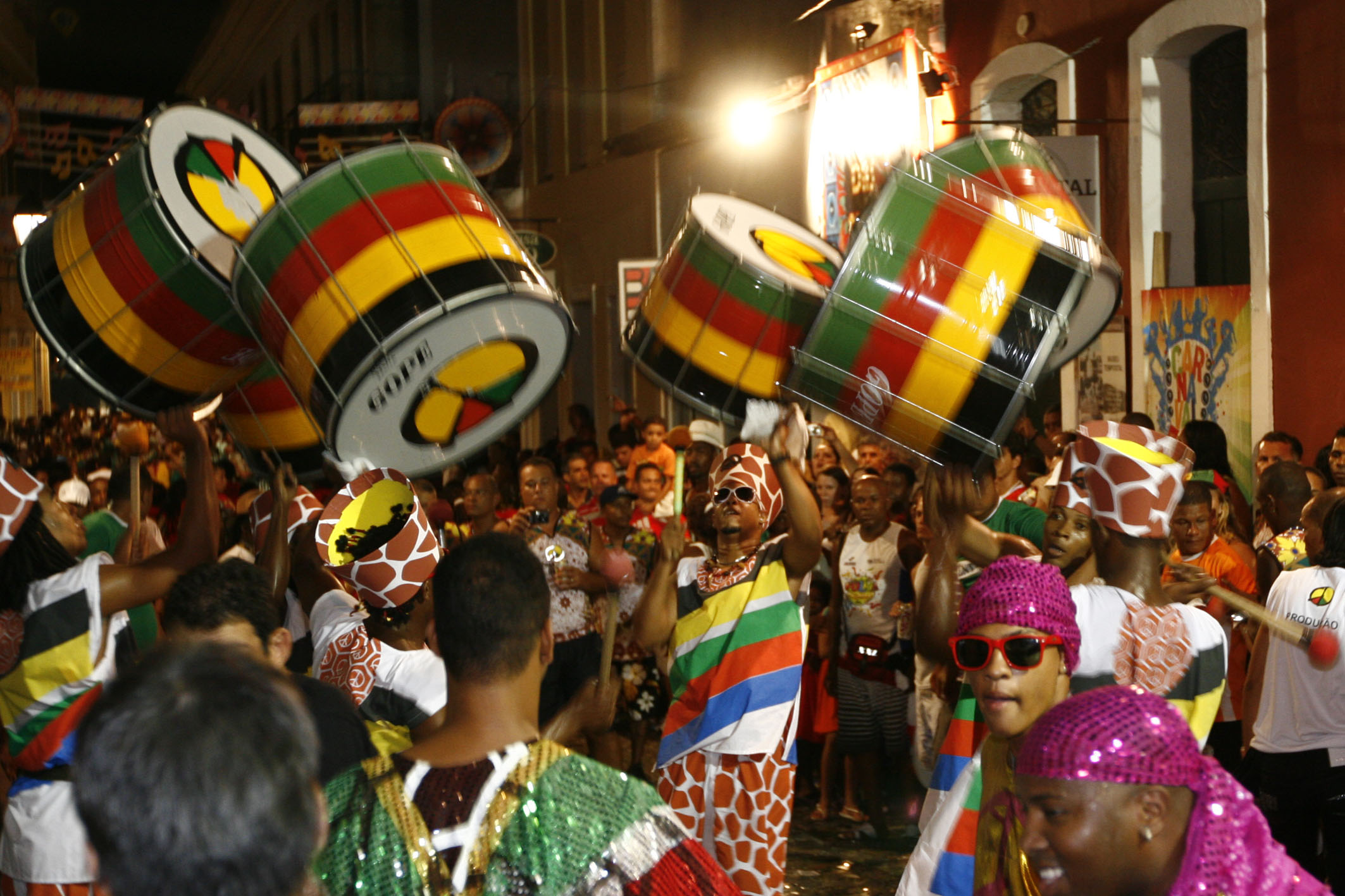 Grupo Pereira patrocina espetáculo da primeira escola Olodum fora da Bahia