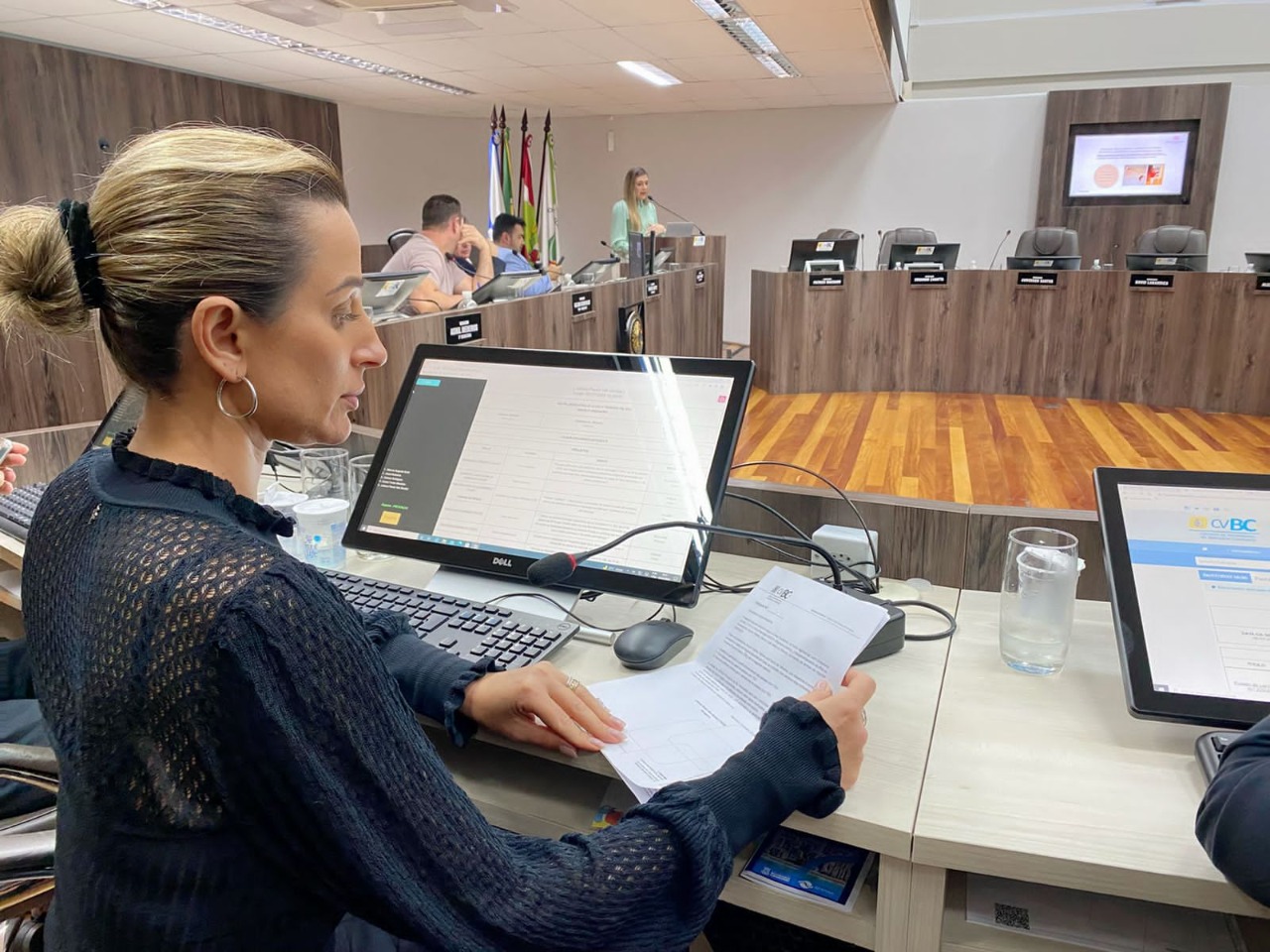 Juliana Pavan quer informações sobre profissionais treinados em primeiros socorros nas escolas municipais de Balneário Camboriú