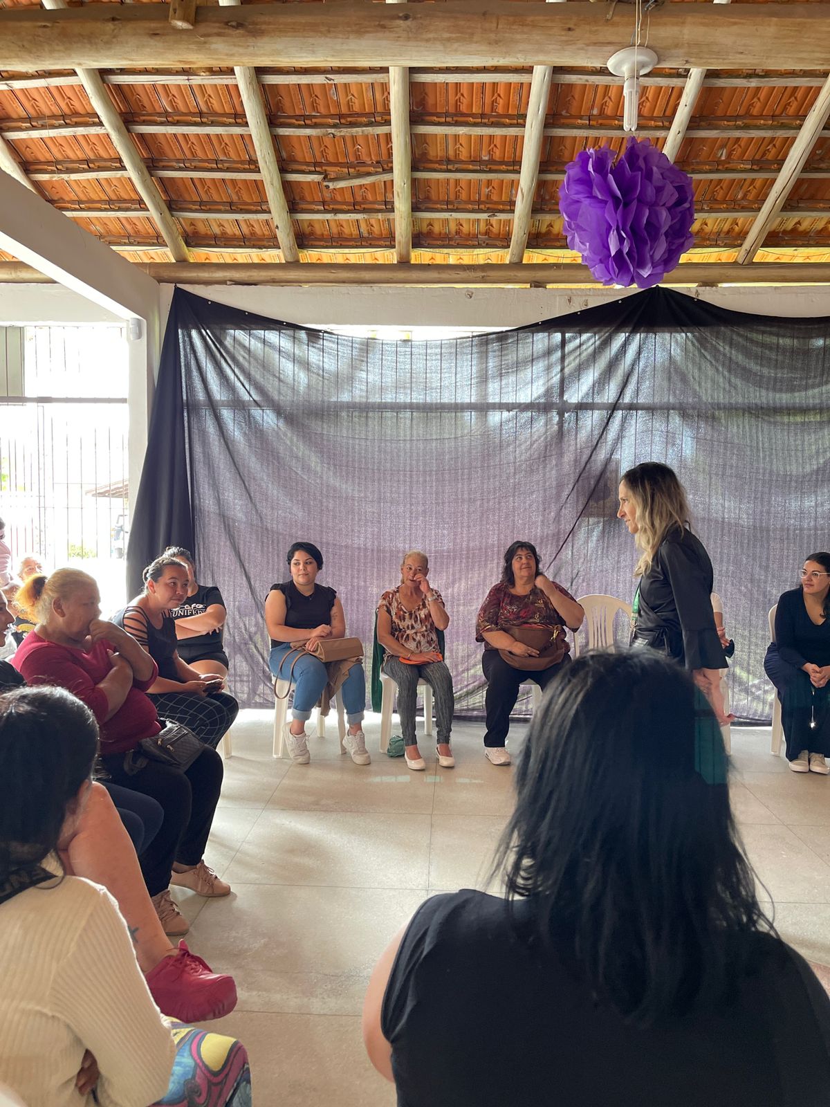 Cras promove palestra e dinâmica sobre o Agosto Lilás Cras promove palestra e dinâmica sobre o Agosto Lilás