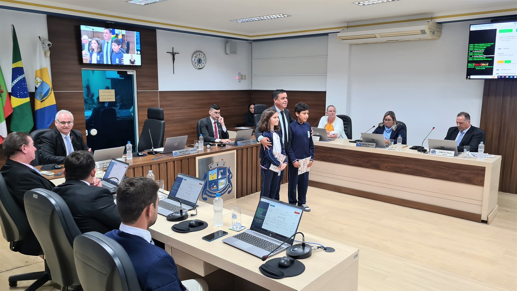 Vereadores mirins e suplentes recebem homenagem pelo Dia do Estudante