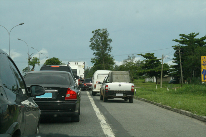 Portaria autoriza tráfego de veículos pelo acostamento em trechos da Rodovia BR-101 em Santa Catarina