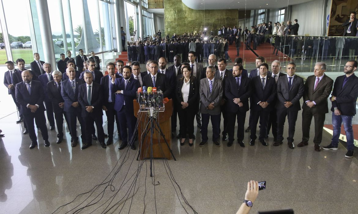 Bolsonaro agradeceu votos recebidos: Presidente critica manifestações que prejudicam população Bolsonaro agradeceu votos recebidos: Presidente critica manifestações que prejudicam população
