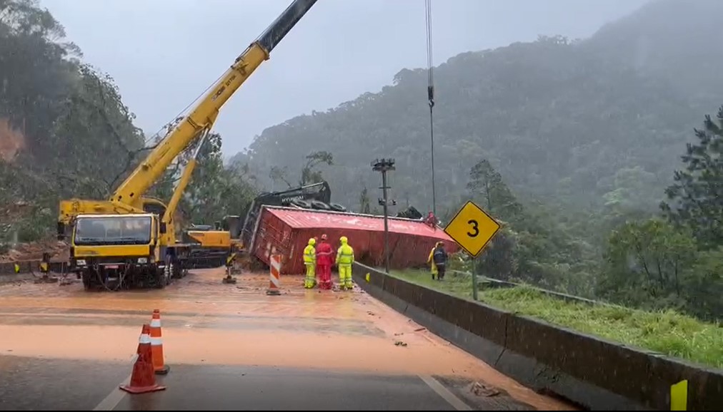 Chuvas Fortes em SC: equipes seguem atuando em auxílio à população atingida em Santa Catarina