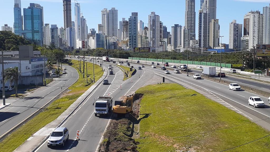 Balneário Camboriú: <strong>Iniciam as obras da terceira pista na marginal da BR 101 no trecho em frente ao Expocentro</strong>