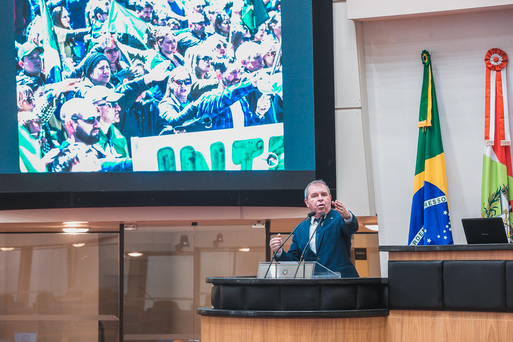 Deputados cobram punição por falsa acusação de apologia ao Nazismo em SC