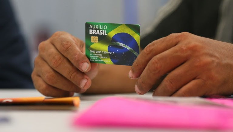 <strong>Auxílio Brasil bate novo recorde e chega a mais de 21,53 milhões de famílias em novembro</strong>