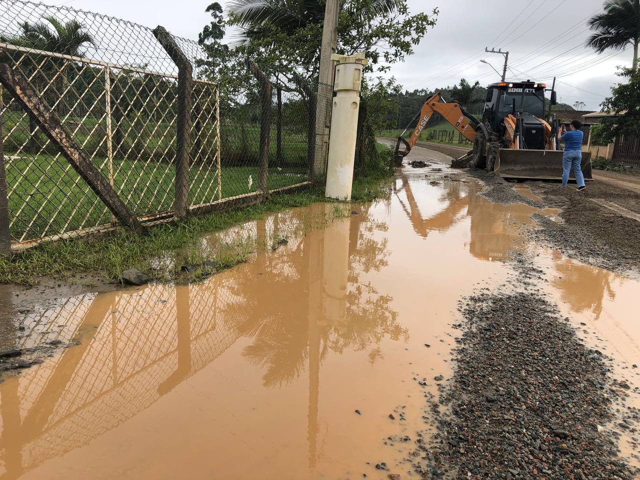 Balneário Piçarras trabalha em recuperação de vias e acessos após chuvas