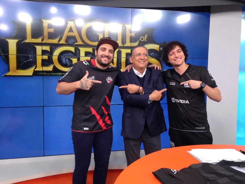 <strong>Relembre Galvão Bueno narrando lances de LoL</strong> <strong>Relembre Galvão Bueno narrando lances de LoL</strong>