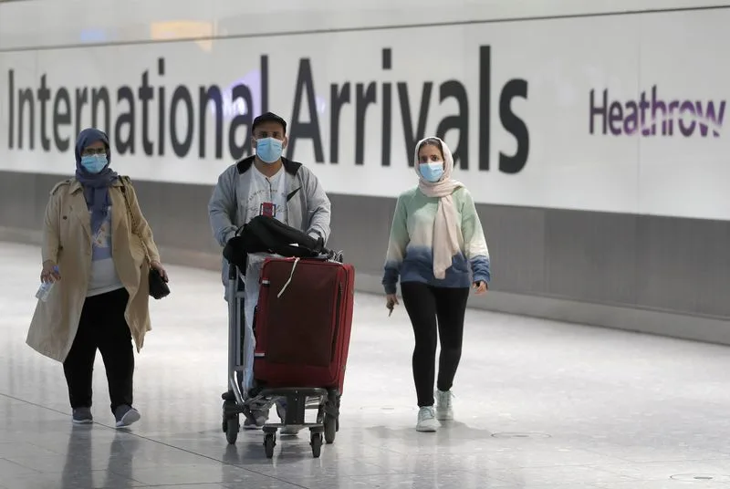 Saúde Mundial: OMS pede que viajantes usem máscaras conforme nova variante da Covid se espalha