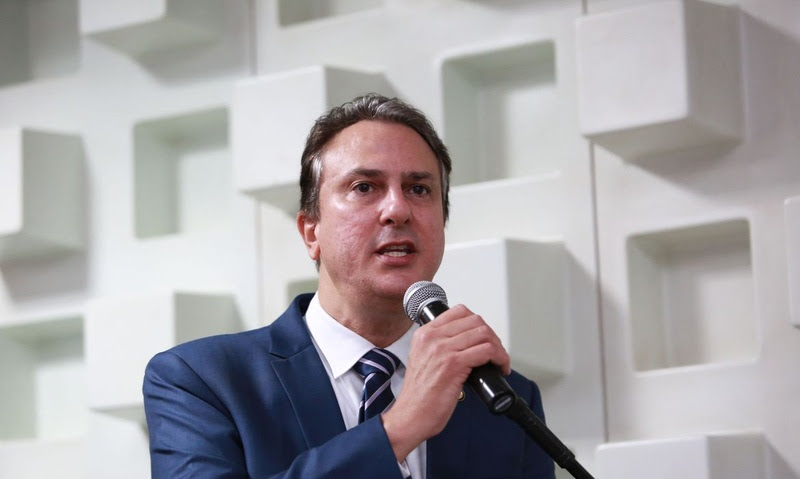 <strong>Camilo Santana assume o Ministério da Educação e promete ampliar nacionalmente as escolas em tempo integral</strong>