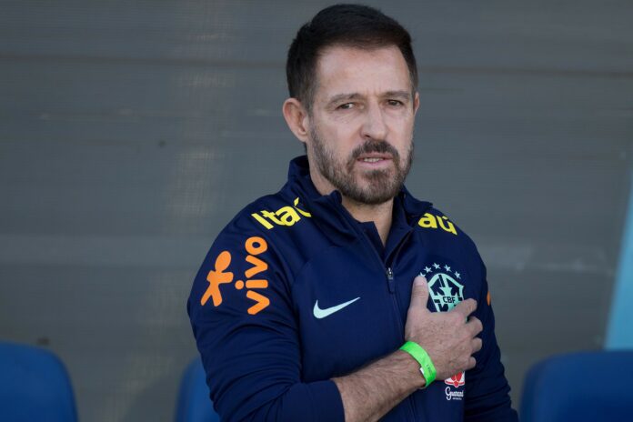 <strong>O Brasil nomeia Ramon Menezes como treinador interino da seleção</strong>