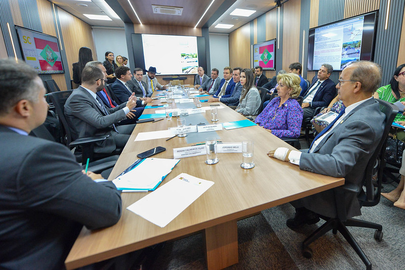 Governador reúne Fórum Parlamentar Catarinense em defesa de mais recursos para obras de infraestrutura no estado