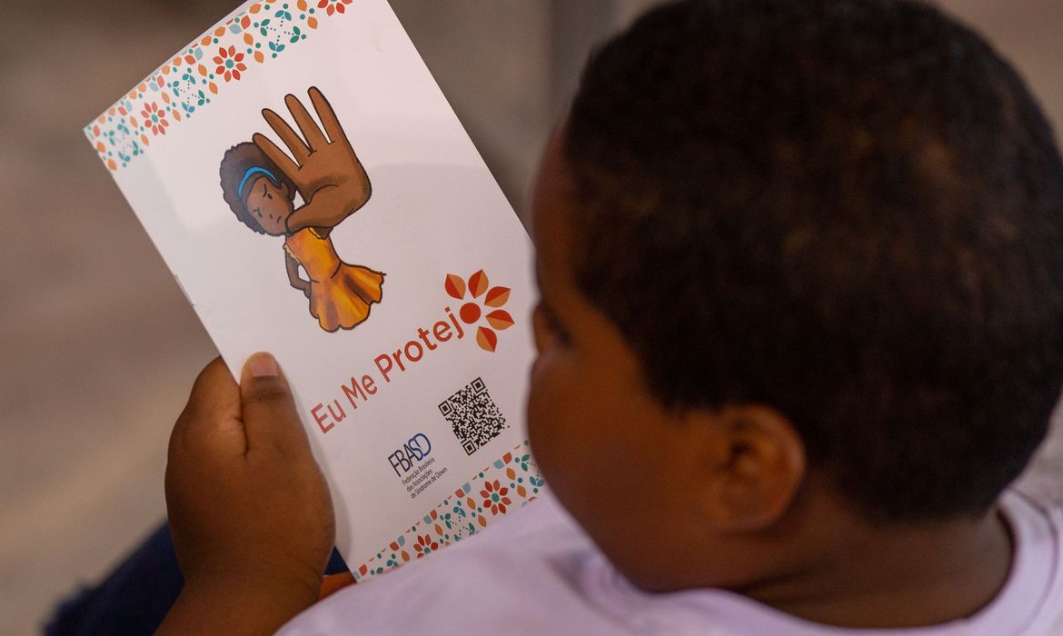 Imagens de abuso sexual infantil online crescem 70% no Brasil em 2023