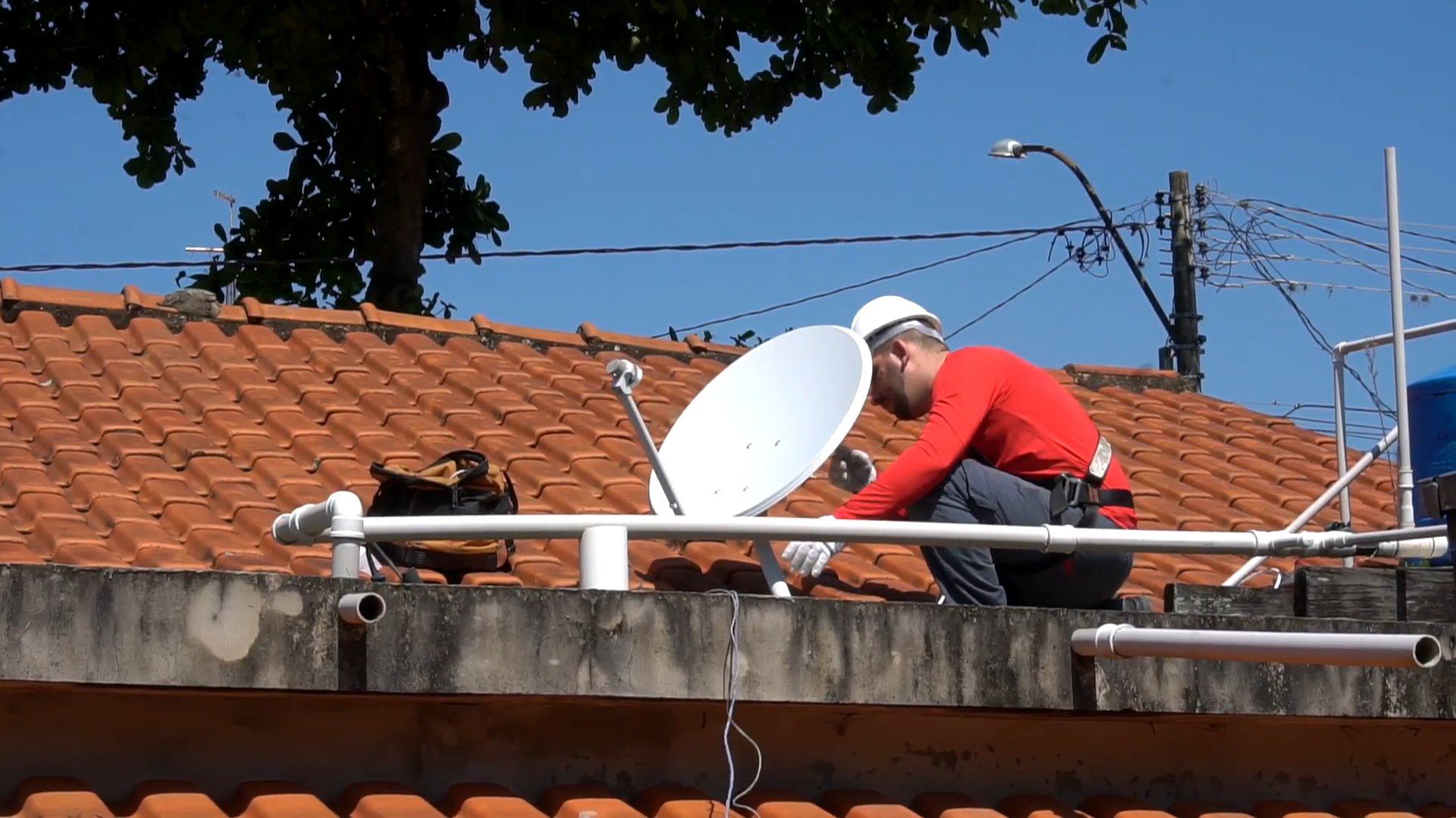 Parabólica tradicional vai deixar de funcionar: saiba o que fazer para não ficar sem sinal de TV