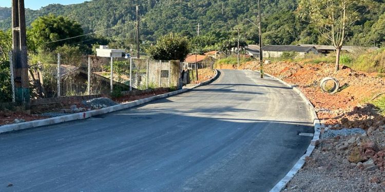 Camboriú em Obras: Equipes concluem pavimentação do primeiro trecho da Rua Rio Pardo