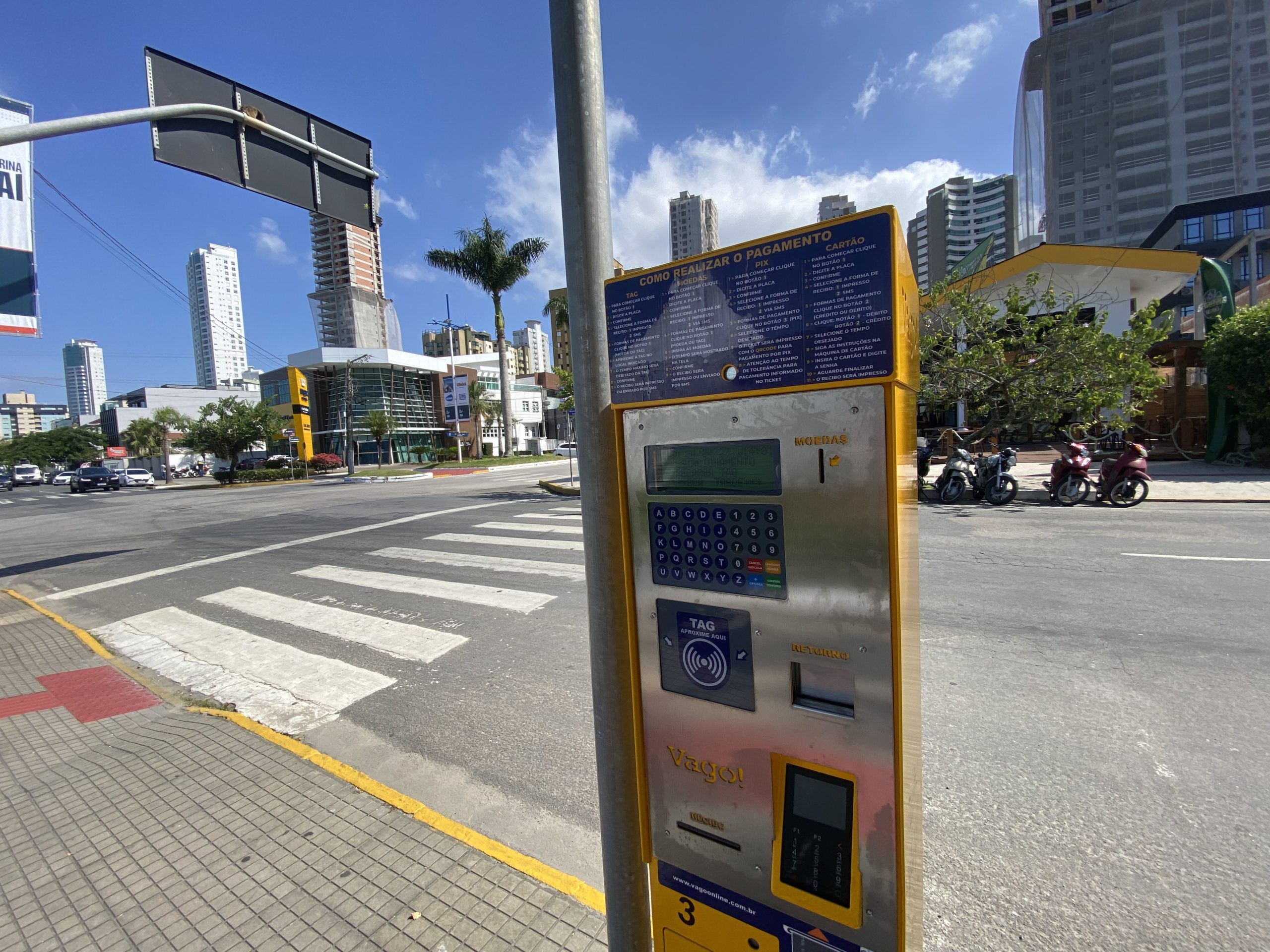 Município implanta sinalização e equipamentos para o setor verde do estacionamento rotativo