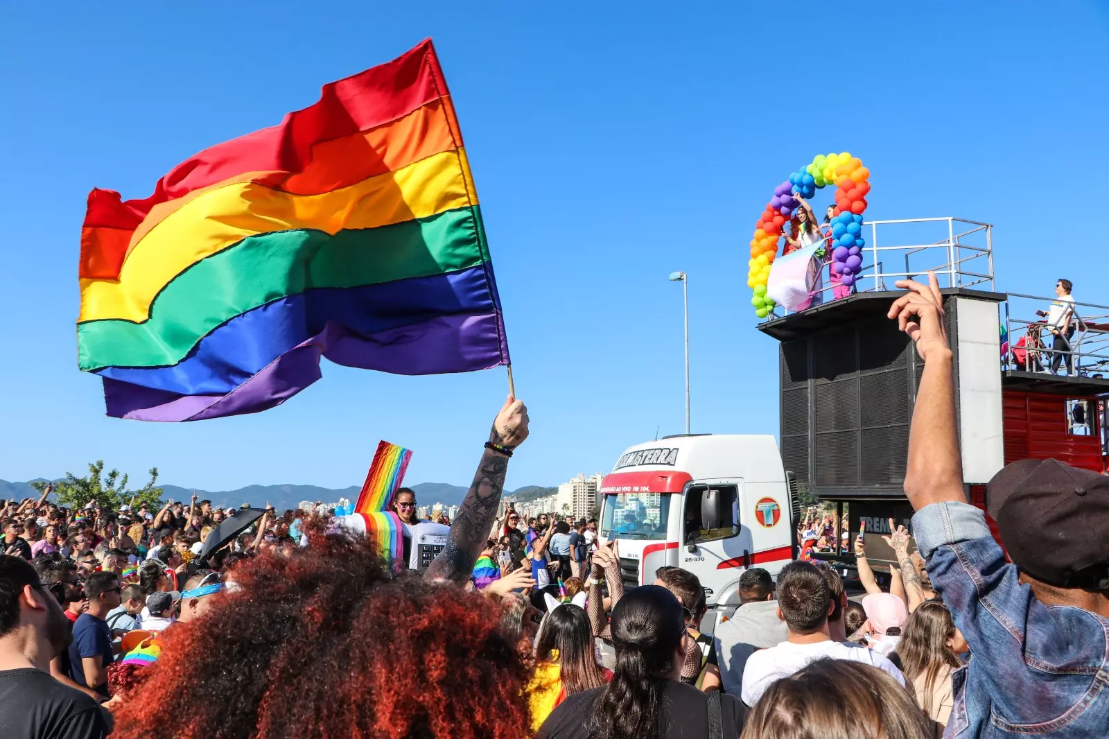 Parada LGBTI+ 2023 de Florianópolis terá atração nacional e espera o maior público da história do evento