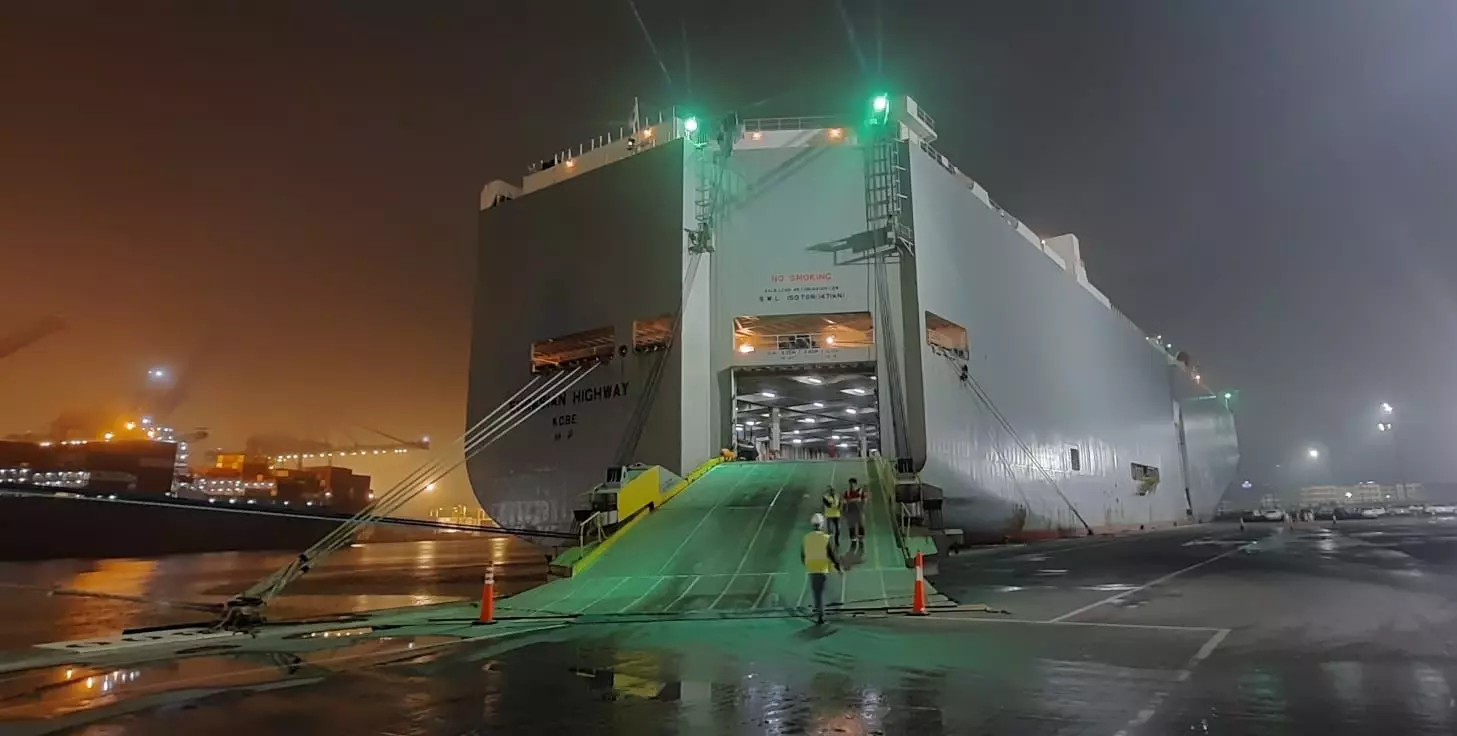Porto de Itajaí manteve operações de carga geral com veículos importados, celulose, ferro e açúcar