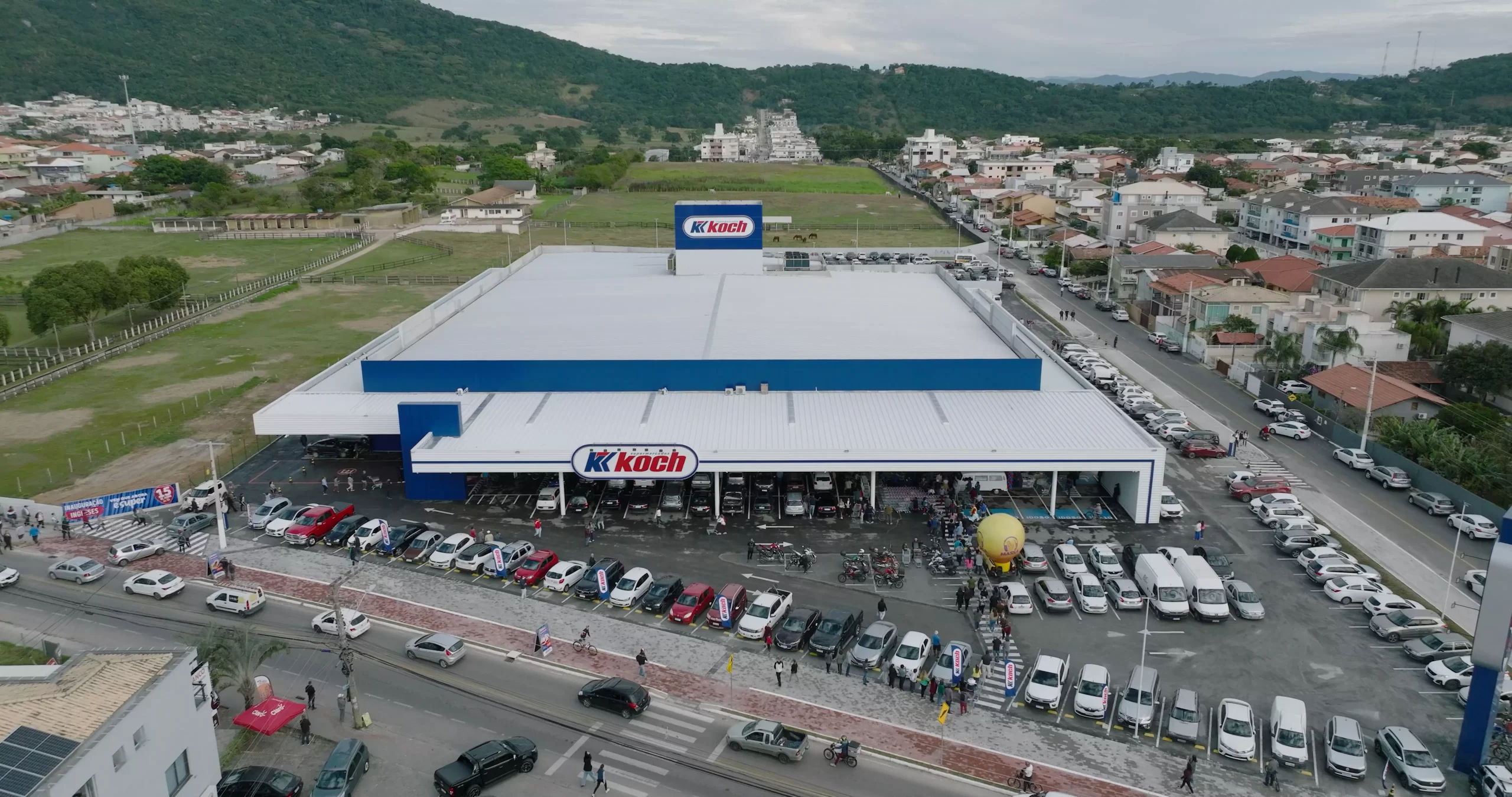 Grupo Koch abre 140 vagas para nova loja em Balneário Piçarras, a terceira na cidade