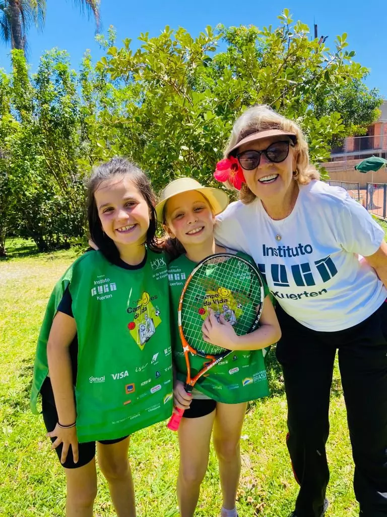 Seguindo os passos do ídolo: Instituto Guga Kuerten realiza torneio de tênis para educandos