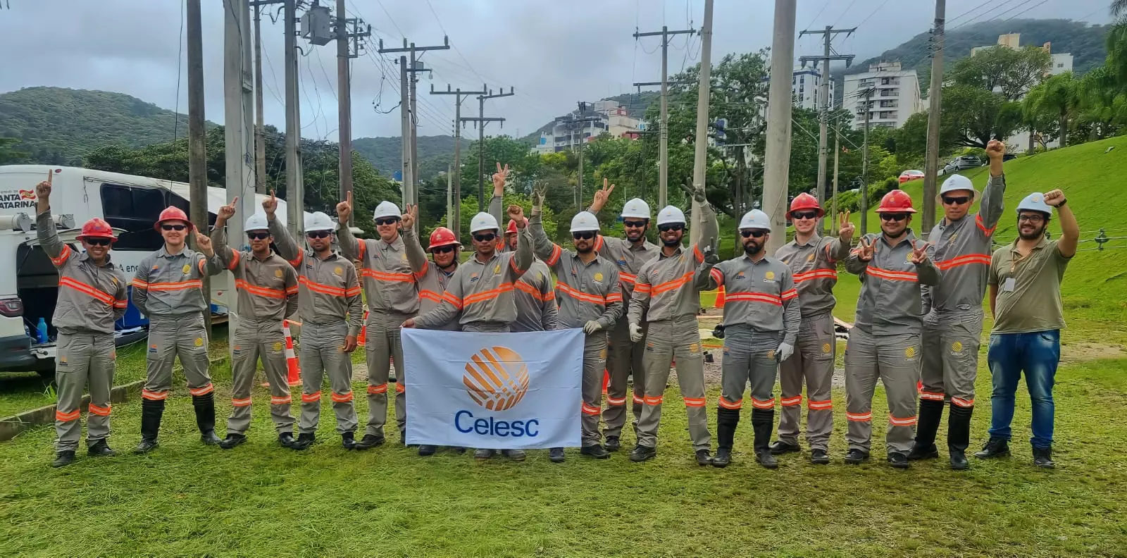 Eletricistas da Celesc embarcam para competição nacional no Espírito Santo 