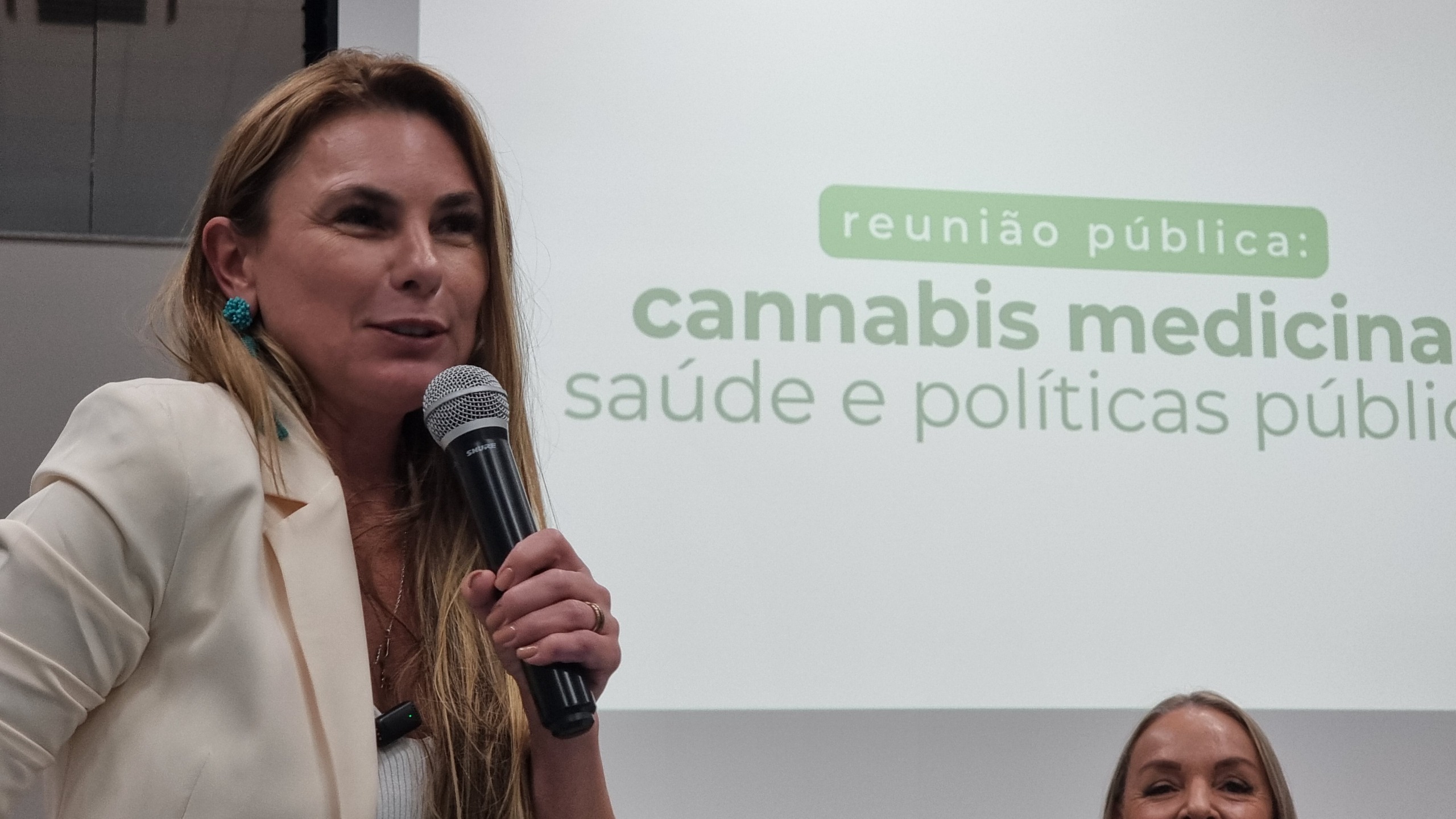 Projeto de lei que garante a distribuição de medicamentos à base de cannabis pelo SUS avança na Alesc