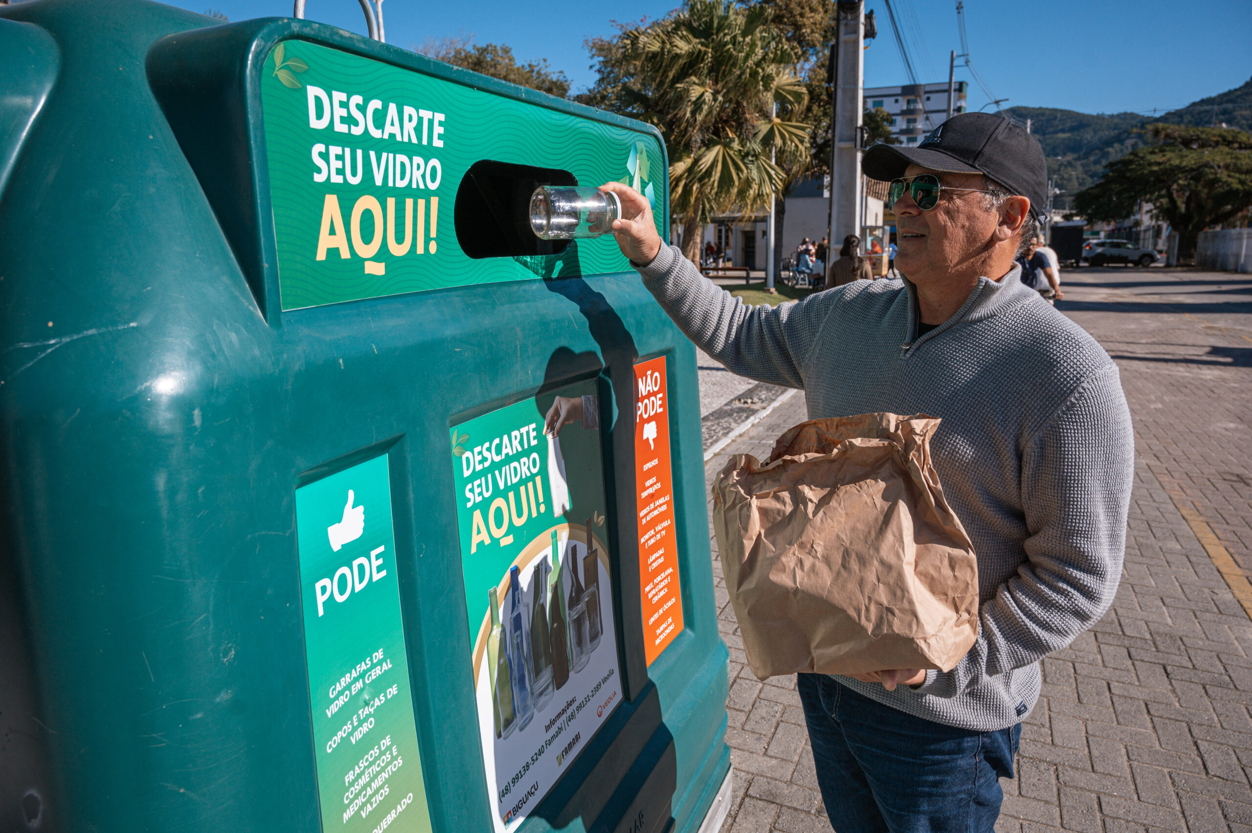 Produção de resíduos em cidades turísticas aumenta com festas de fim de ano e chegada do verão