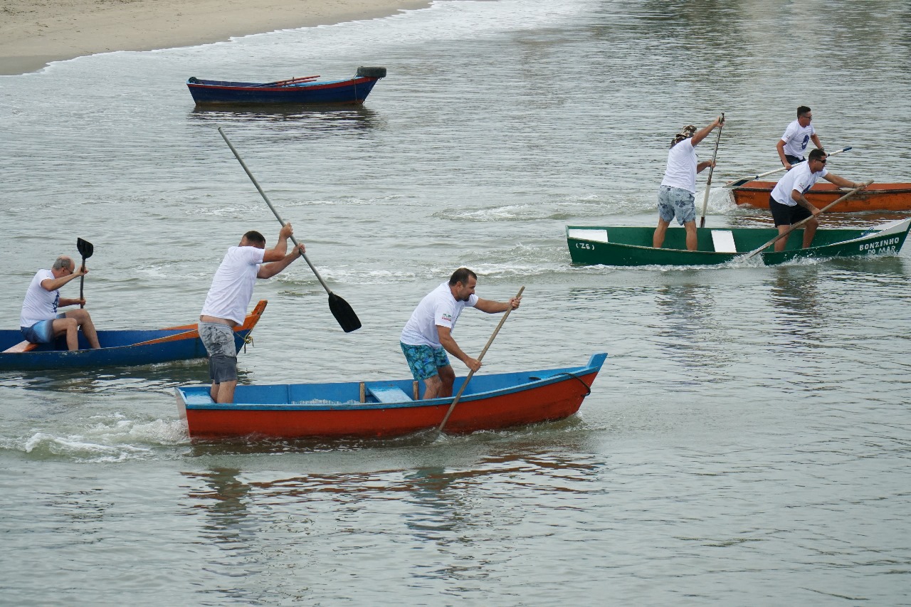 7ª Corrida de Bateiras de Balneário Piçarras reuniu cerca de 130 pescadores