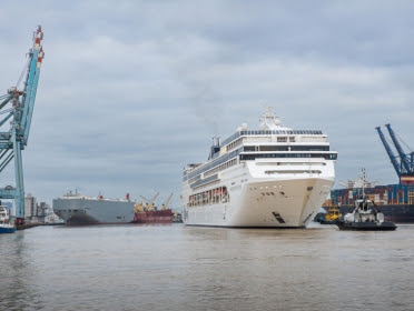Porto de Itajaí recebeu tripla atracação de navios no sábado