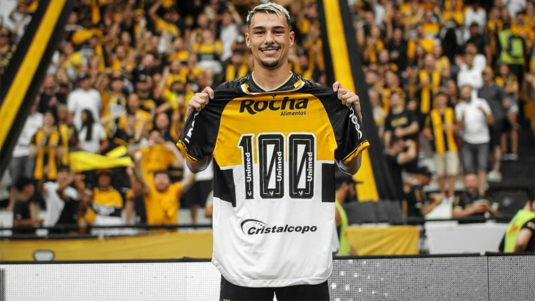 Após completar 100 jogos, Claudinho renova contrato com o Criciúma: “Alegria imensa”