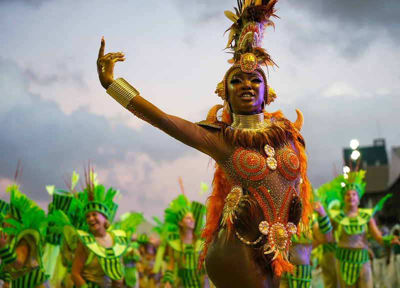 Carnaval em SC: confira o espetáculo das escolas de samba em Joaçaba e Florianópolis