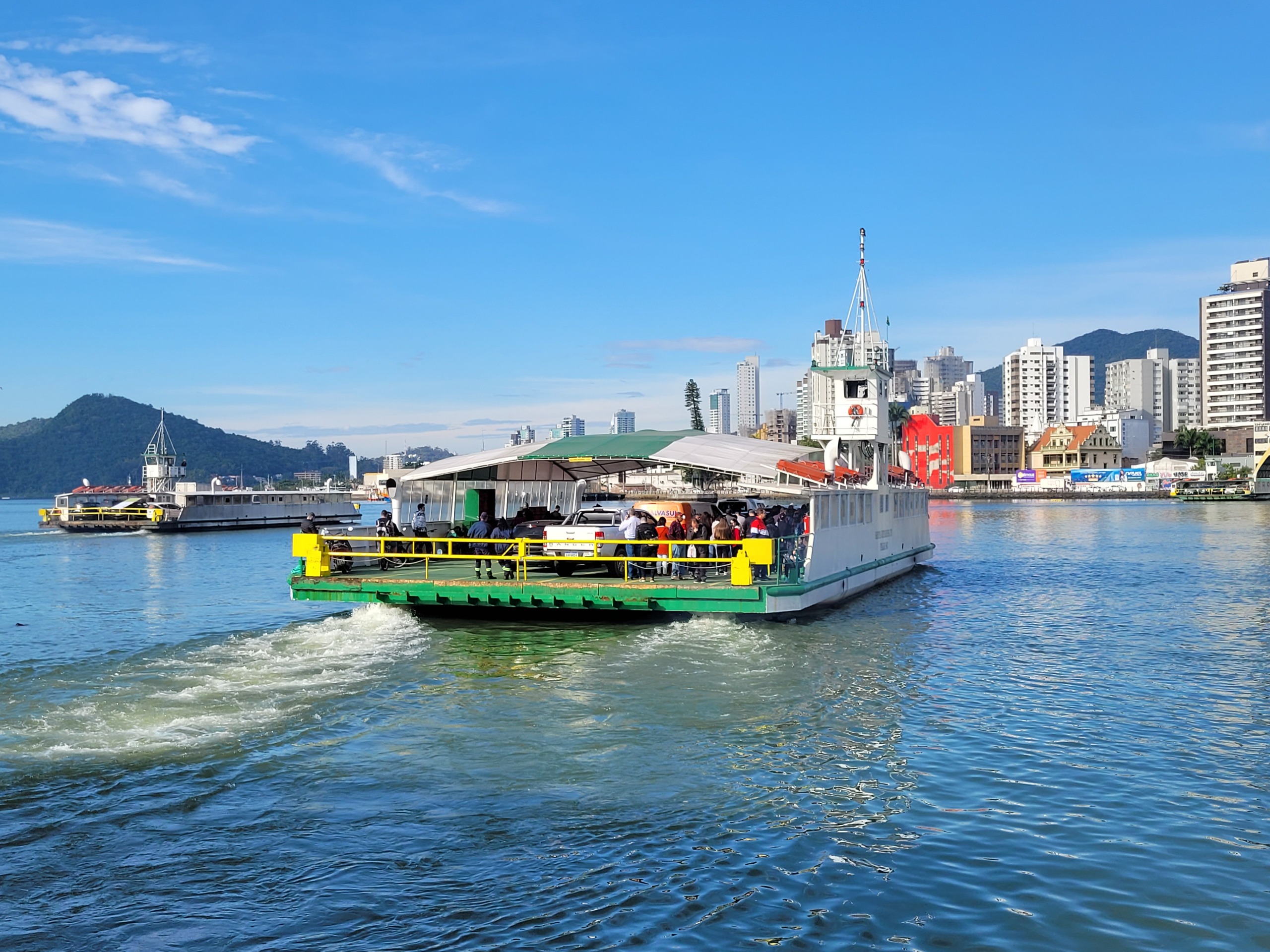 Pagamento por pix ou cartão no ferry boat se torna lei em Santa Catarina