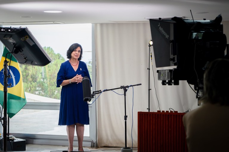 “É hora de todo o Brasil se unir contra a dengue”, diz ministra da Saúde em pronunciamento nacional