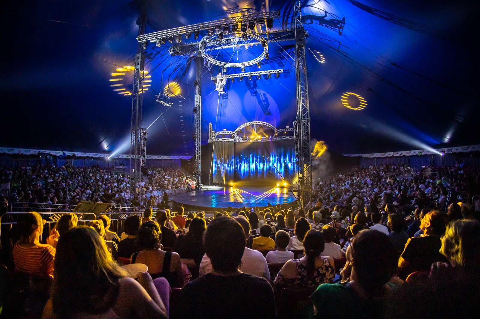Mirage Circus entra nas últimas semanas de espetáculos em Balneário Camboriú