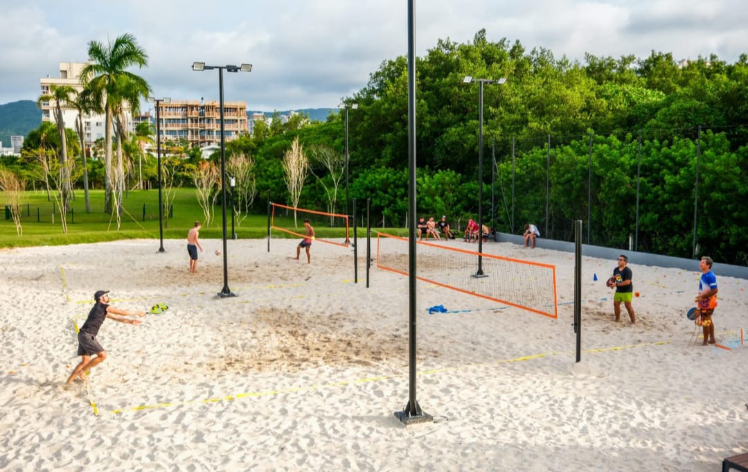 Atletas consagrados do Beach Tennis vão movimentar Porto Belo