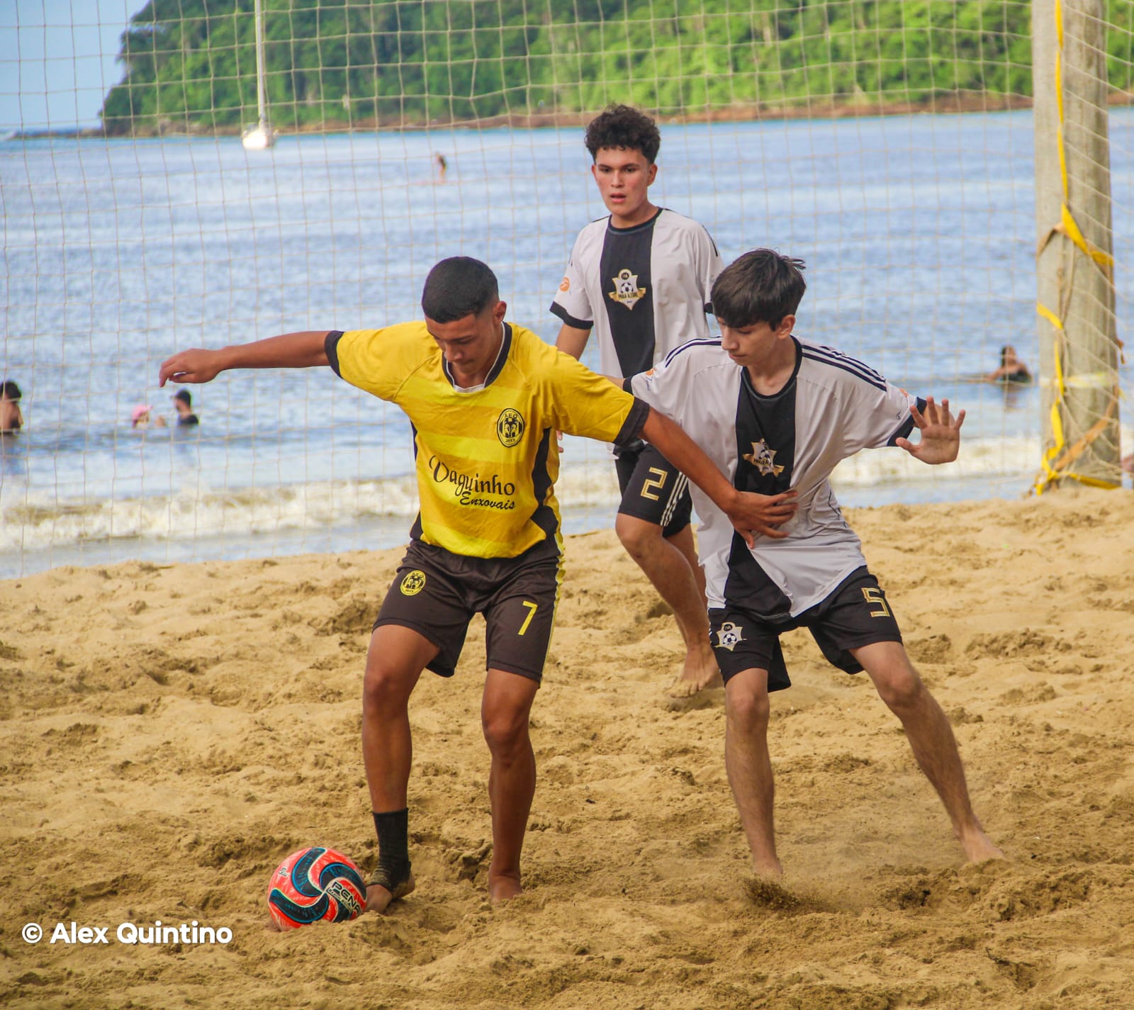 Campeonato Municipal de Beach Soccer 2024 continua nesta segunda-feira com jogos das categorias veterano e feminino