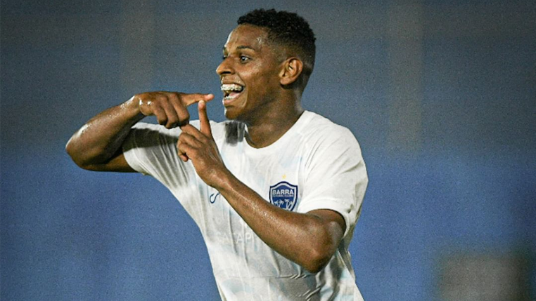 Artilheiro e driblador, Marcelinho celebra momento no Barra e prega foco para a sequência do Catarinense