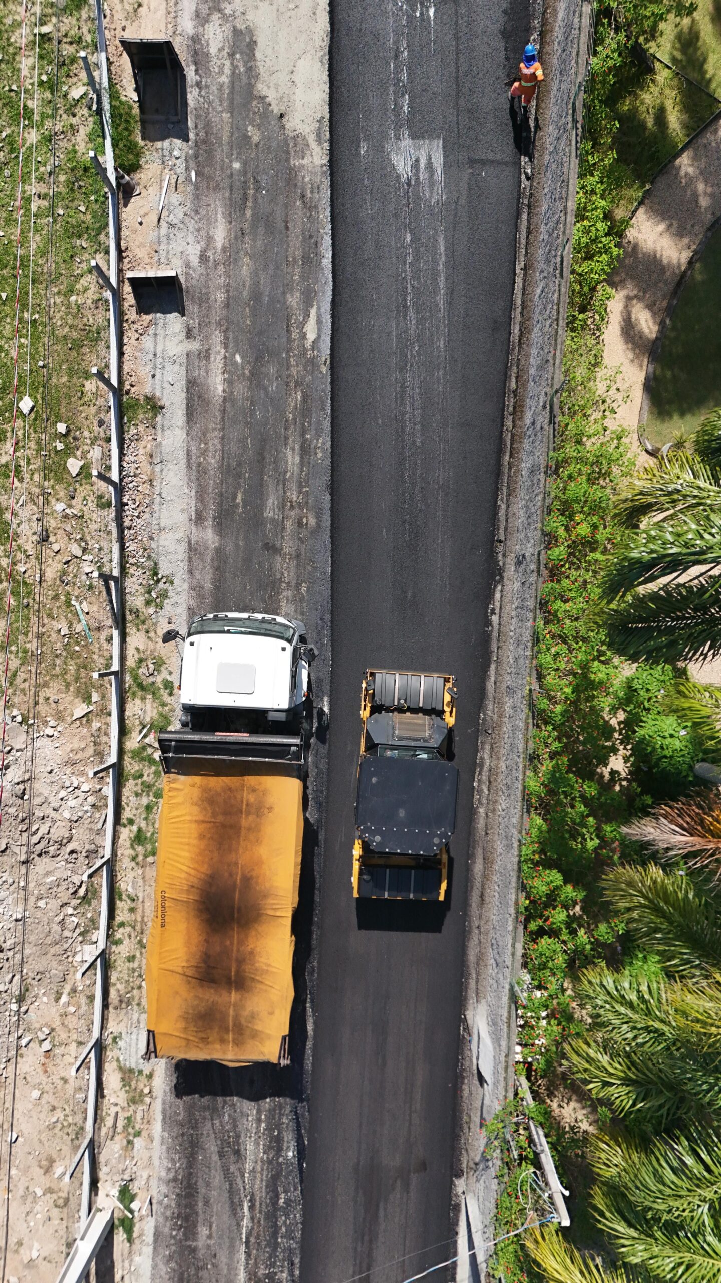 Prefeitura de Florianópolis inicia asfaltamento no trecho final da Rua das Goiabas, em Canasvieiras Prefeitura de Florianópolis inicia asfaltamento no trecho final da Rua das Goiabas, em Canasvieiras