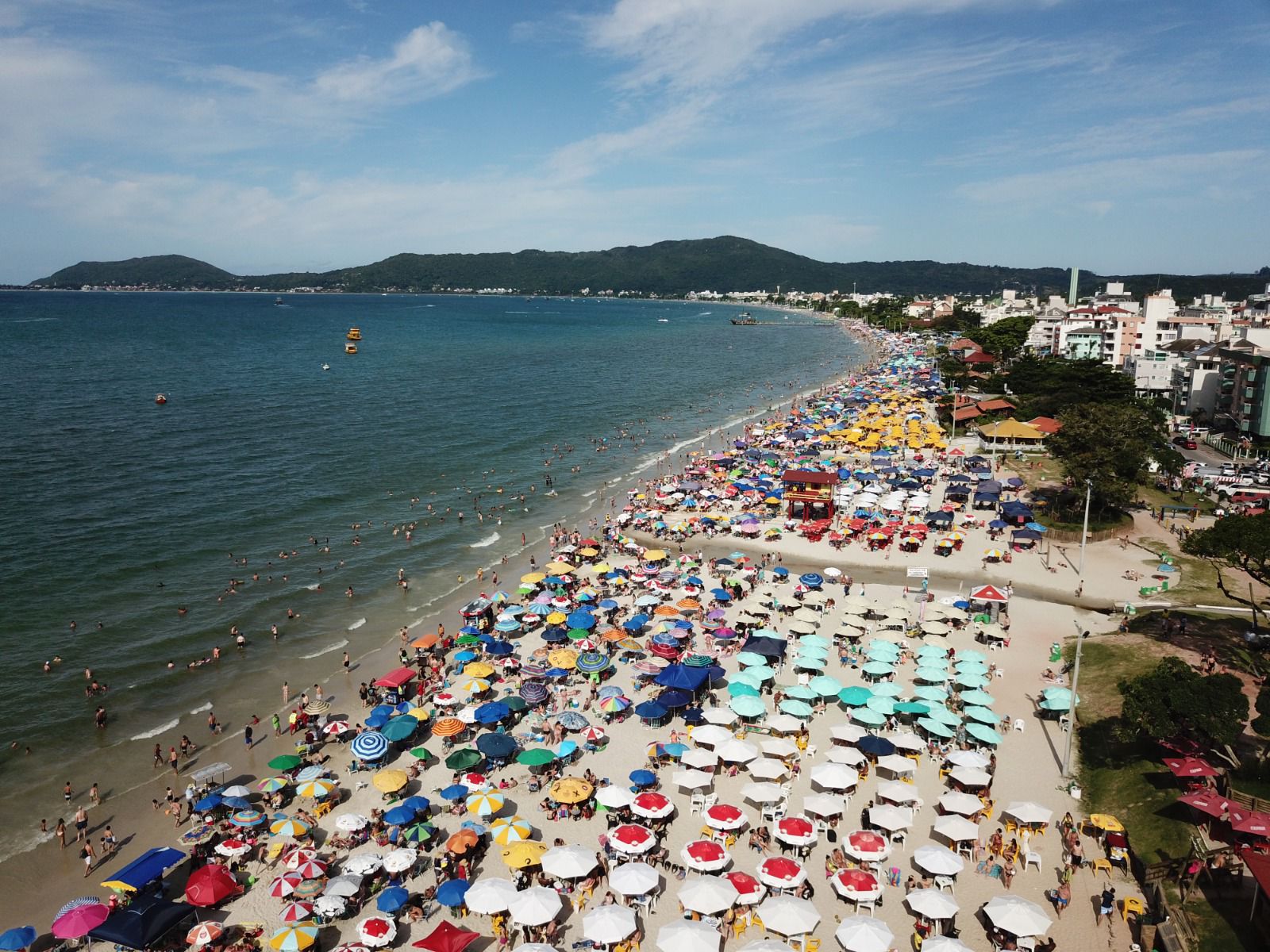 Florianópolis tem maior nível de satisfação entre turistas e é a cidade mais querida pelos estrangeiros