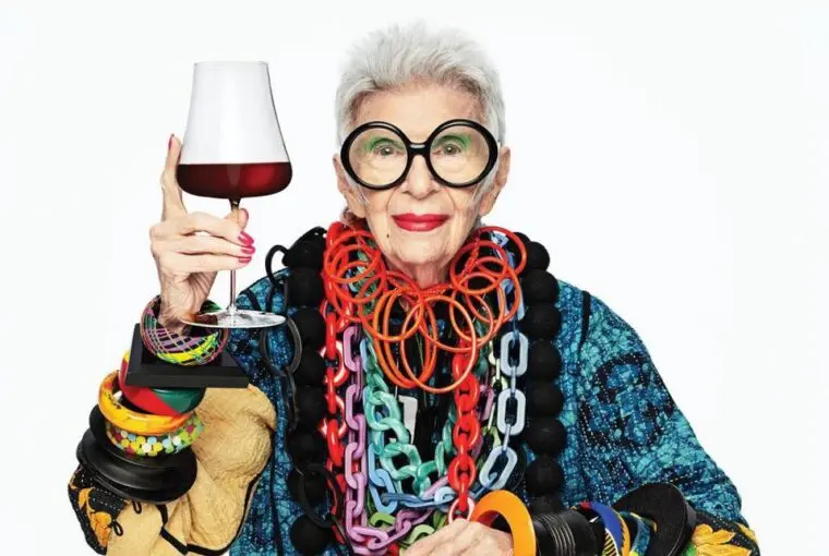 Ícone pop, Iris Apfel morre aos 102 anos: veja quem foi a ‘estrela geriátrica’ que virou modelo aos 97